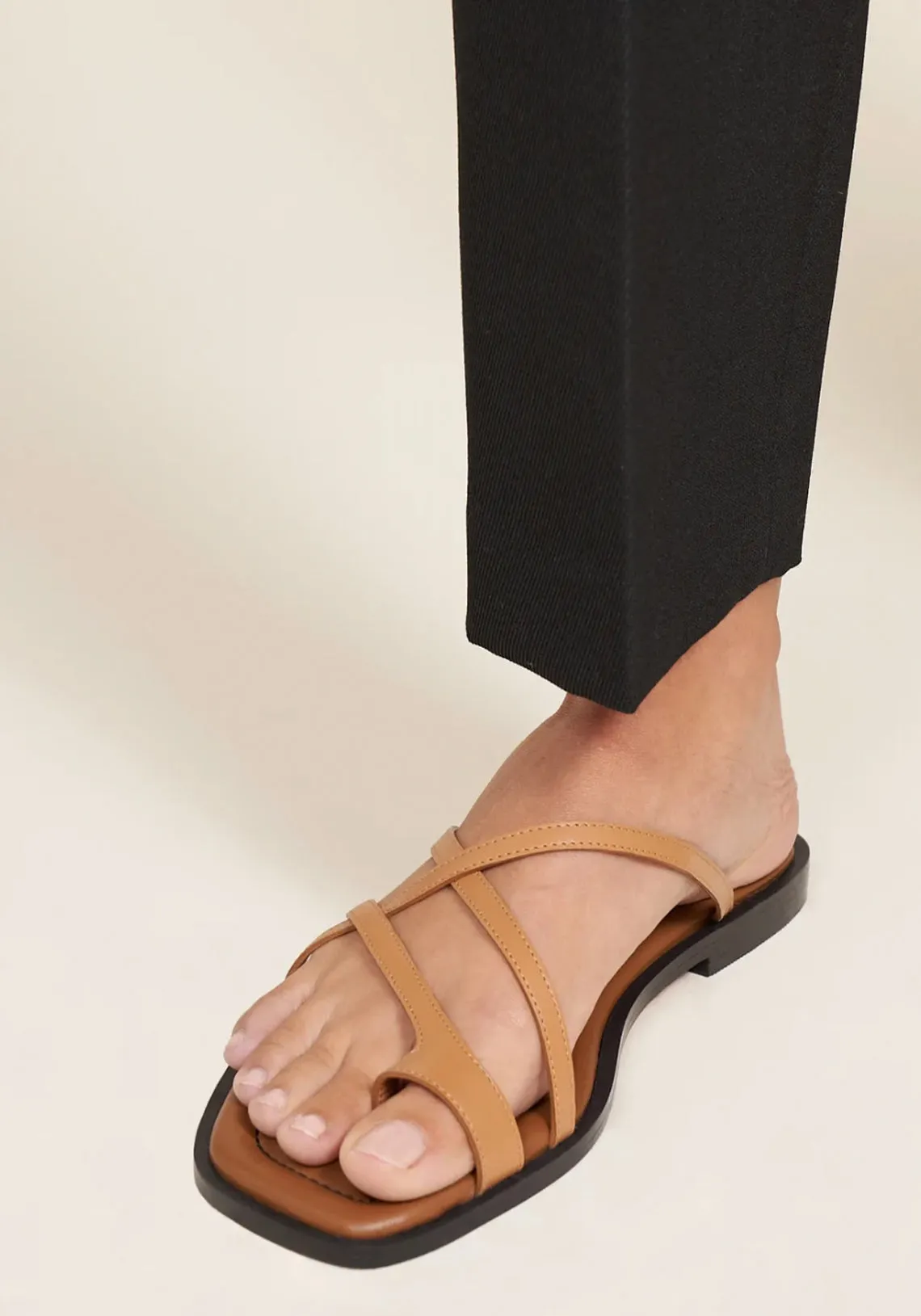 AVERY SANDAL DEEP TAN