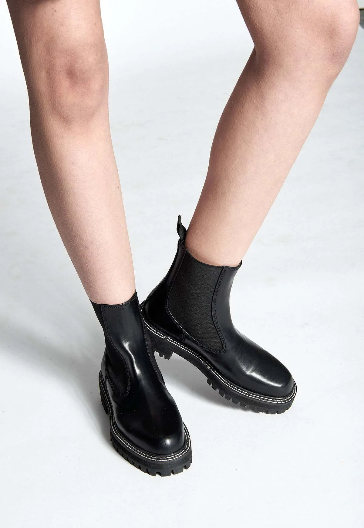 North Chelsea Boots - Black