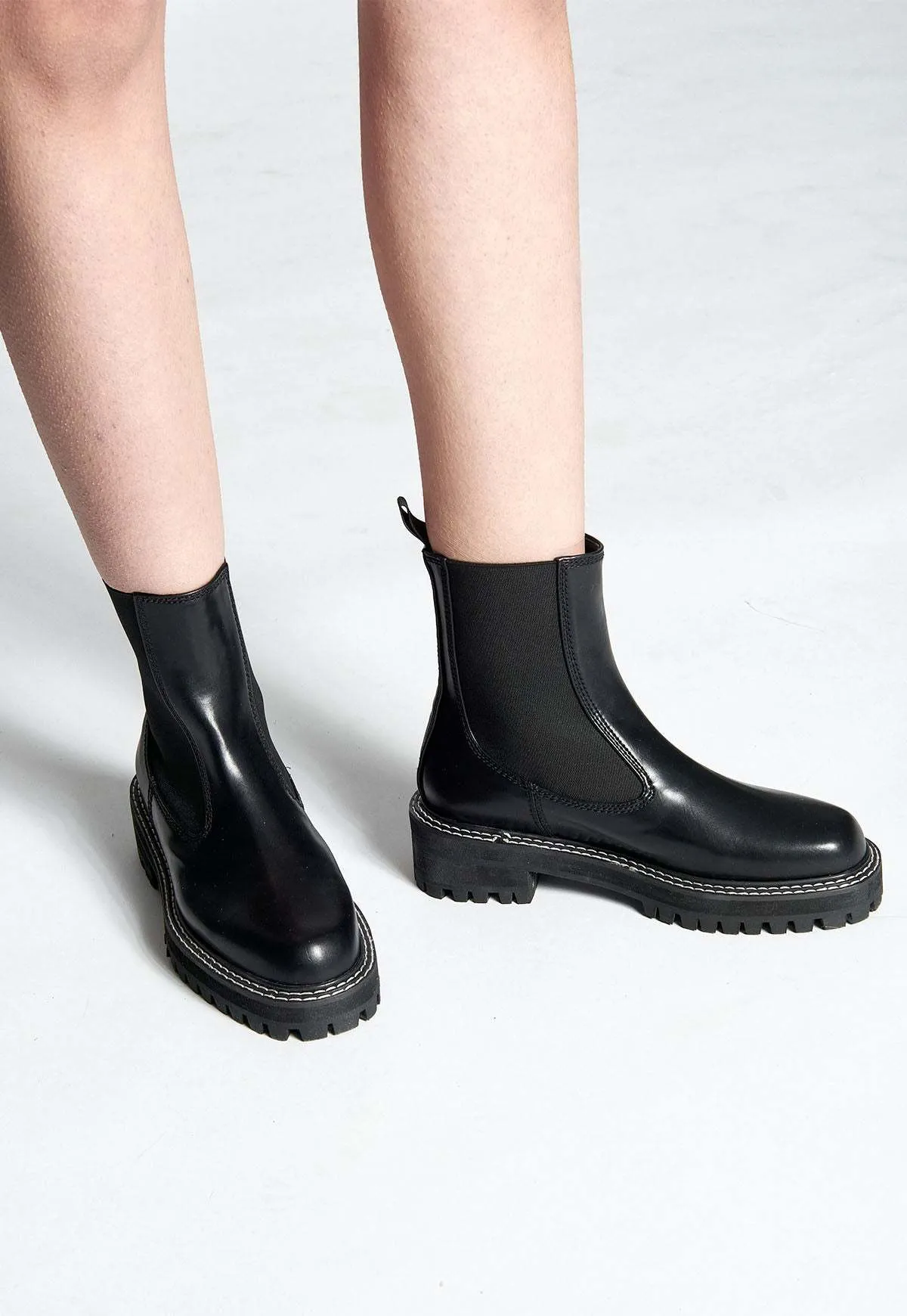 North Chelsea Boots - Black