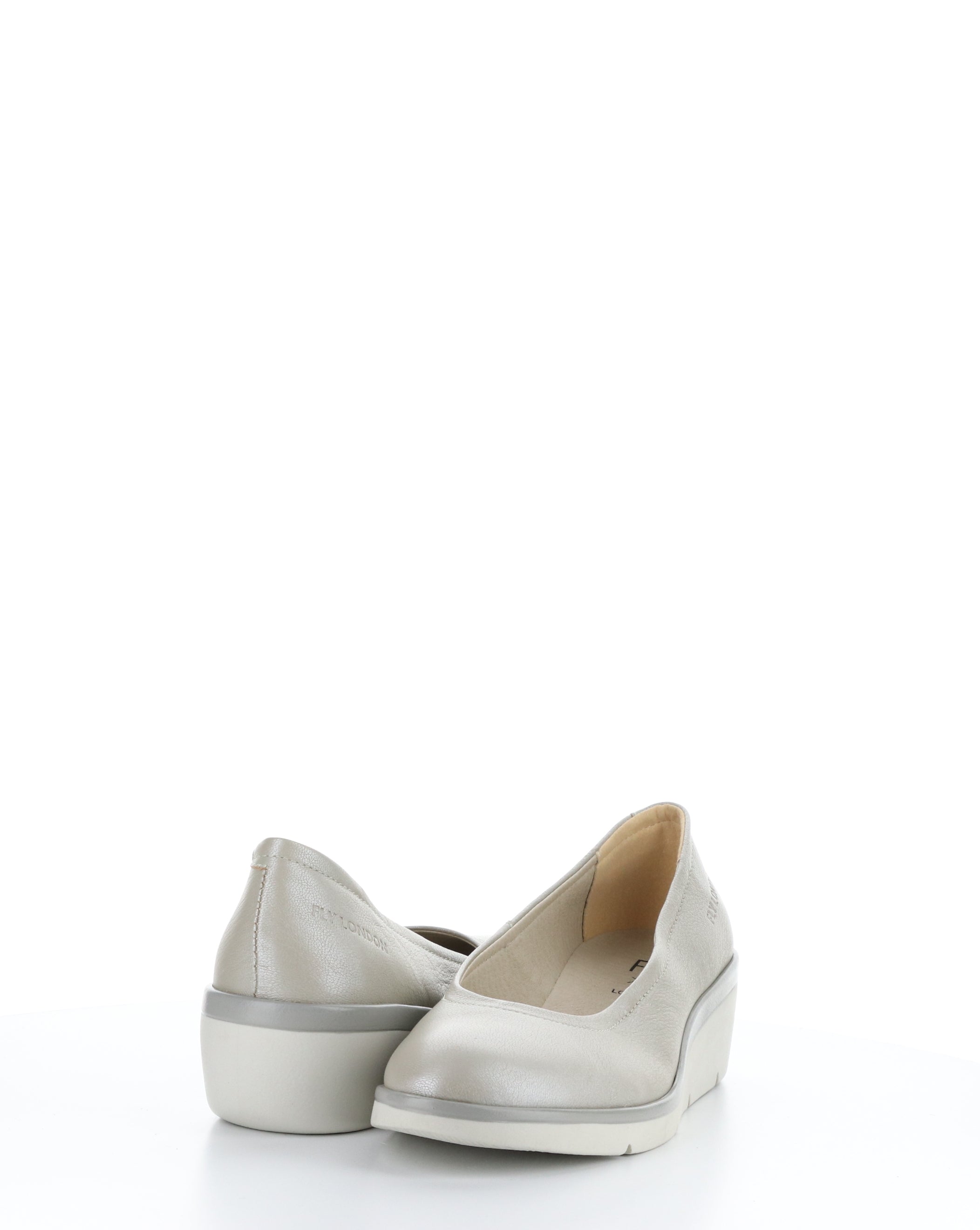 NUMA570FLY 005 SILVER Round Toe Shoes