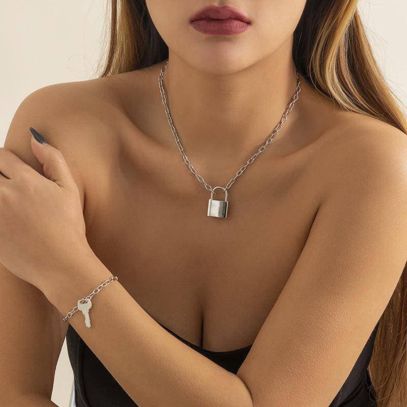 Women's Simple Lock Pendant Necklaces