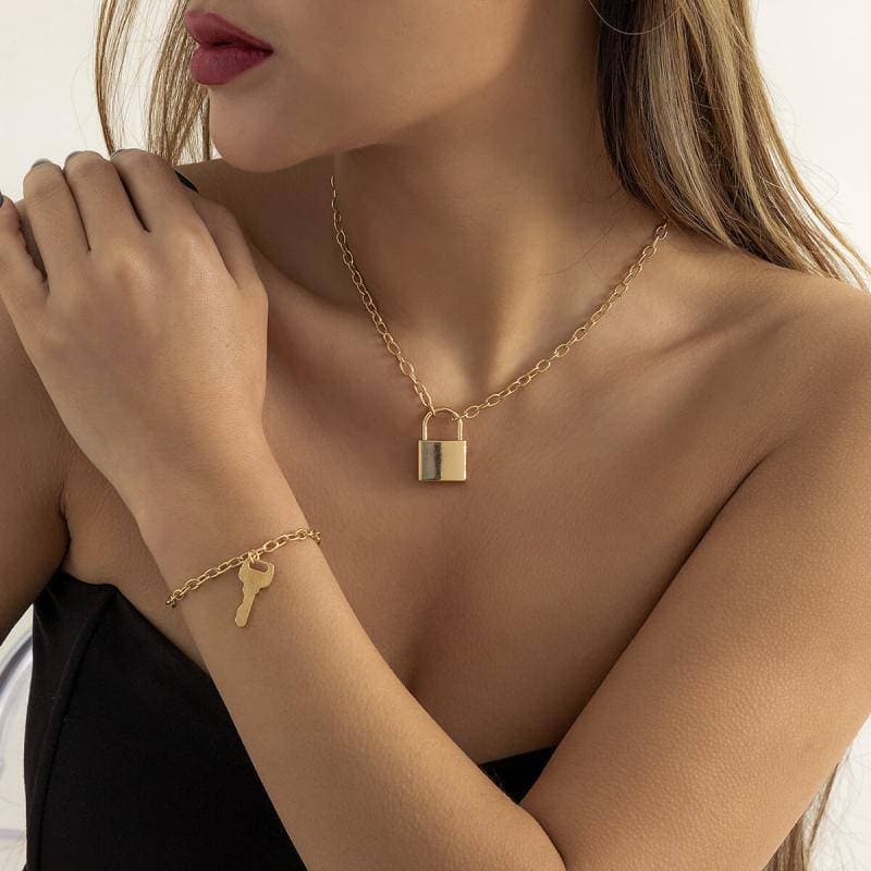 Women's Simple Lock Pendant Necklaces