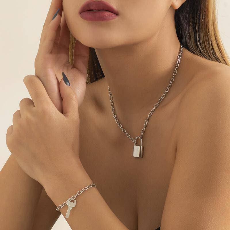 Women's Simple Lock Pendant Necklaces